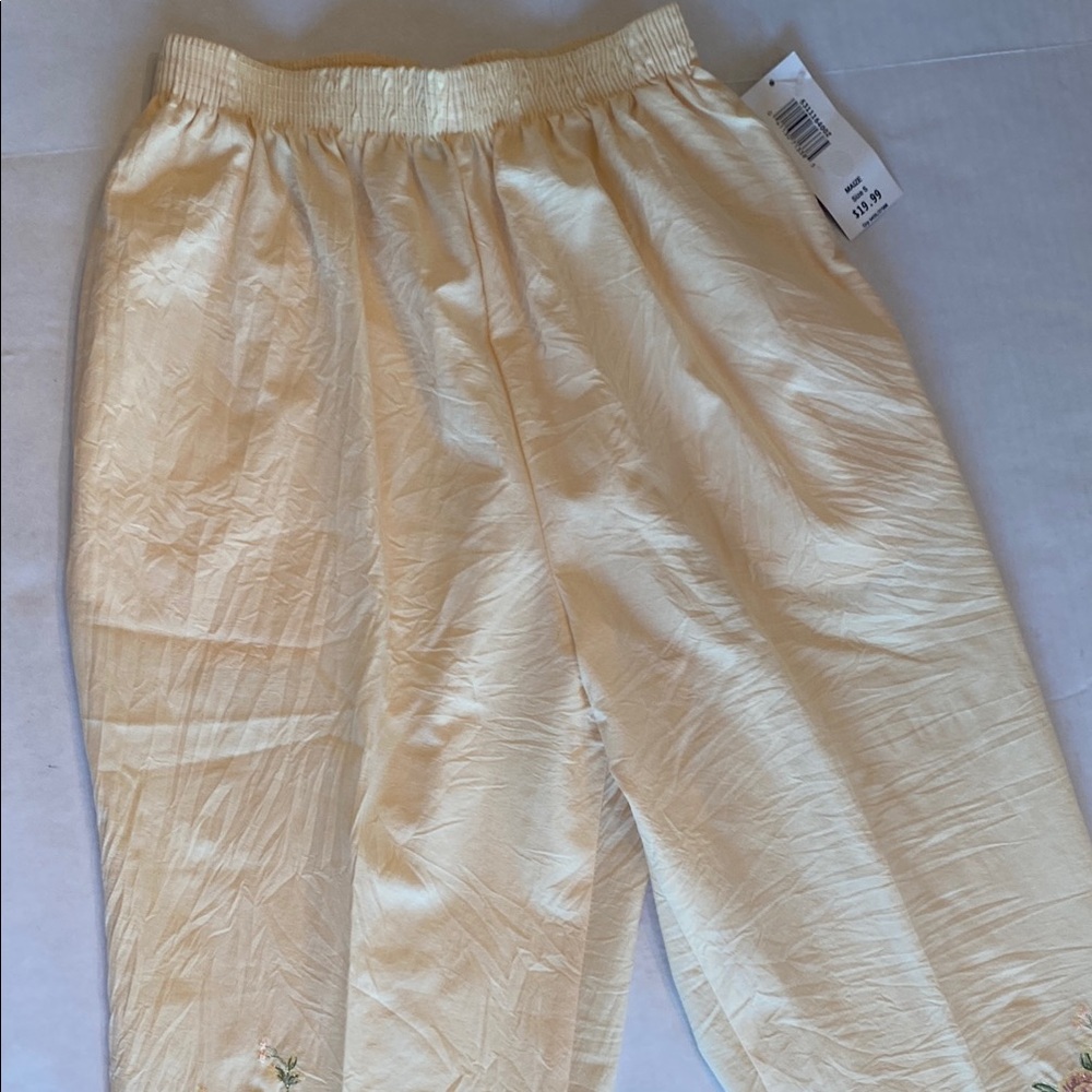 Floral Embroidered Cream Pants